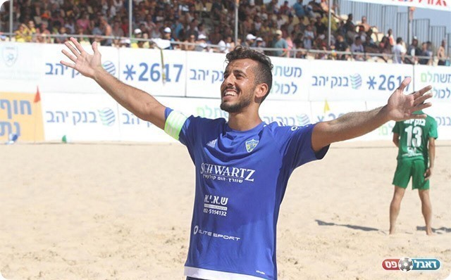 ויטלי גנון חוגג העפלה לרבע הגמר (שלומי גבאי)