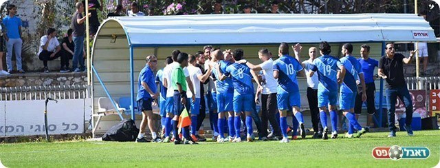 שחקני שעריים חוגגים (רולנדי ברנשטיין)