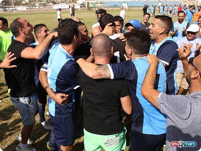 שחקני לאומי חוגגים (עדי מלול)