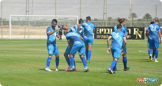 ורץ לחגוג עם השחקנים (פרנסיסקו דיסטסיו)