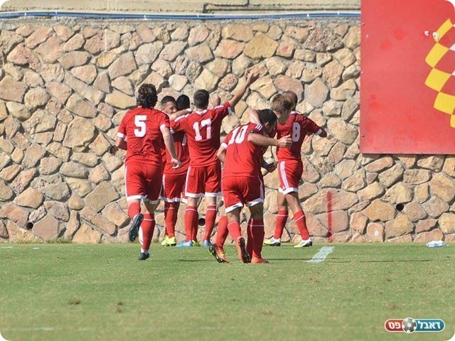 חוגגים את השער הראשון (אבי רביבו)