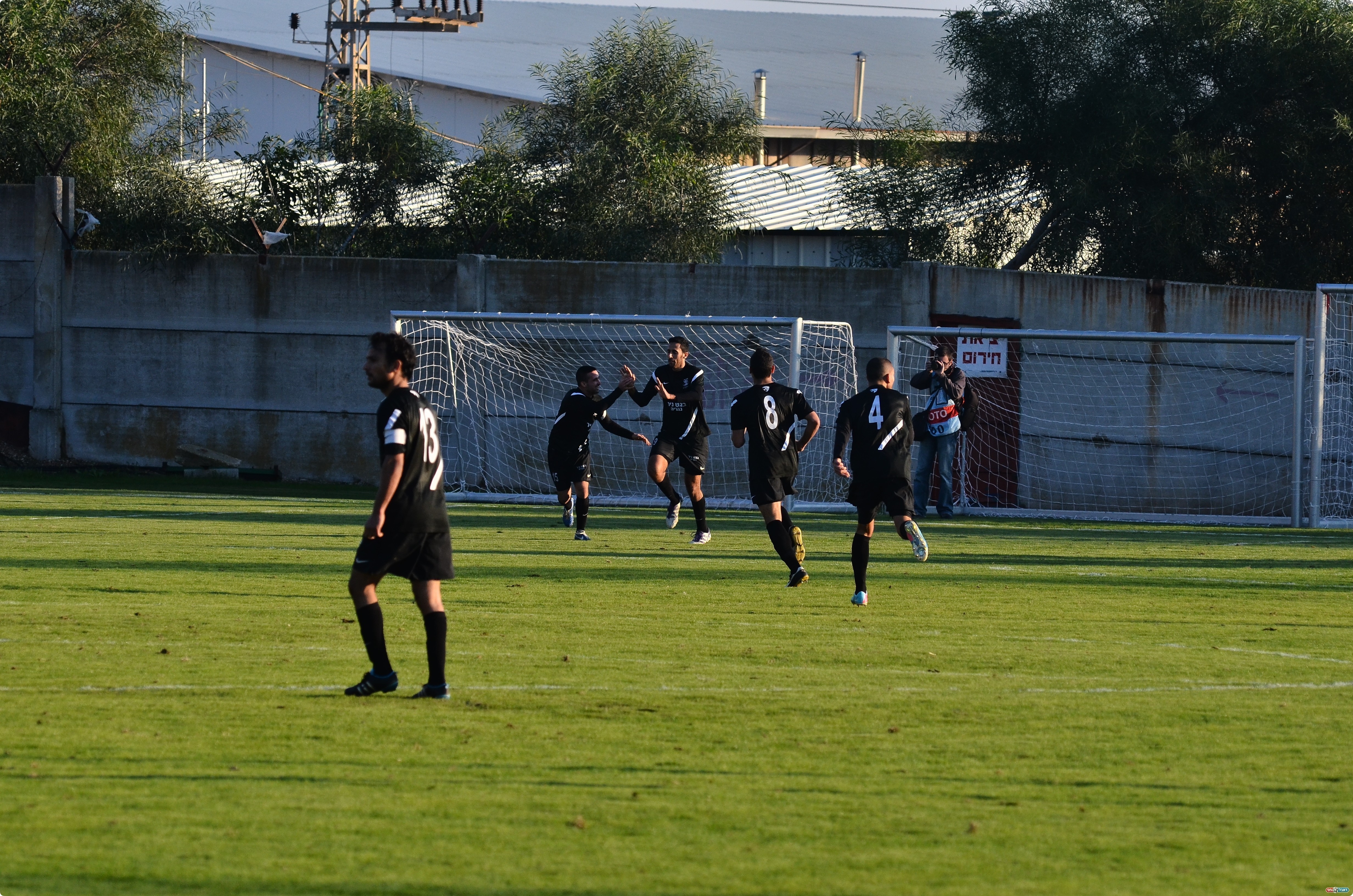 חייט חוגג את השלישי (צילום: ארנון לוי)