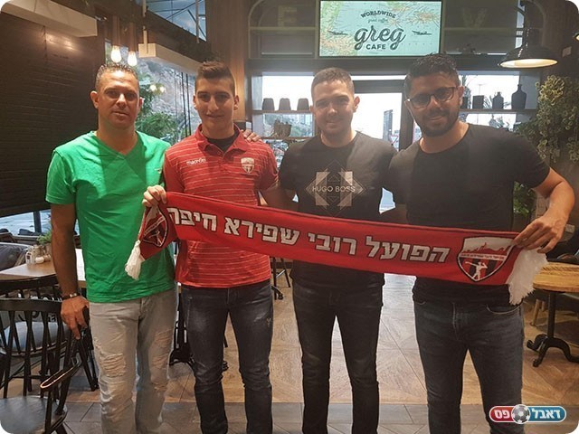 פהמי חלבי במעמד החתימה