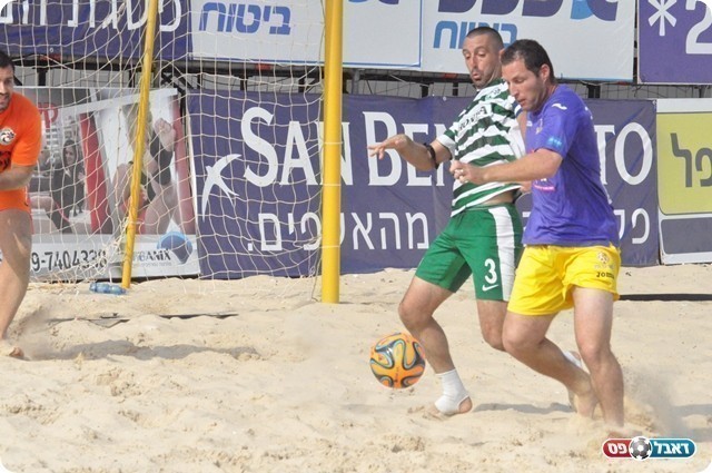 חלוואני, שחקנה של חולון (חאדר אניס)