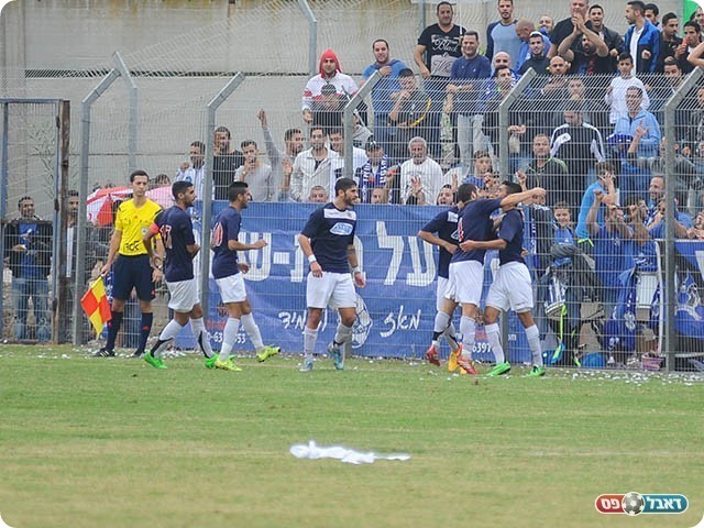 מישל חליל חוגג את הראשון עם הקהל (ארנון לוי)