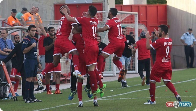 שחקני חדרה חוגגים את השער הראשון (עיריית חדרה)