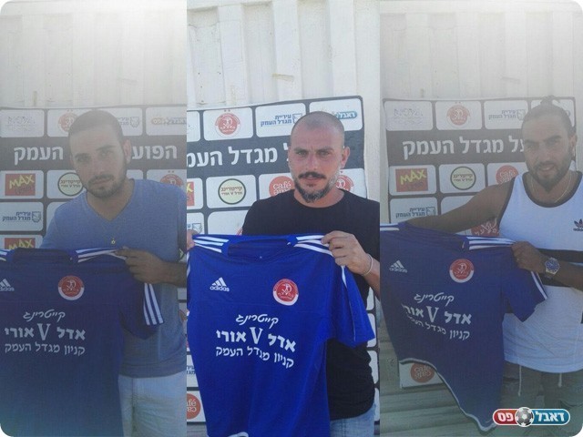 מימין לשמאל: סופר, גילברט ואזולאי לאחר החתימה