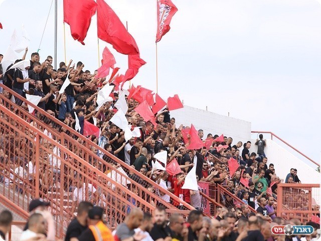 הם תמיד בכושר שיא. אוהדי טייבה ביציע (דאפר מאחמיד)