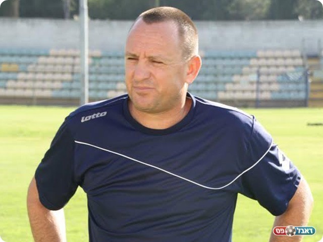 מאמנה החדש של מעלות. טל בניה (מיכה פישנזון)