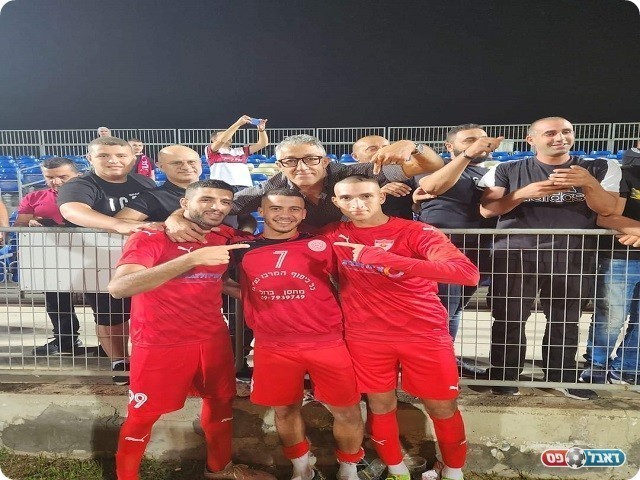 ימשיכו בחגיגות? שחקני טירה אחרי הניצחון בגביע (עמוד הפייסבוק של המועדון)
