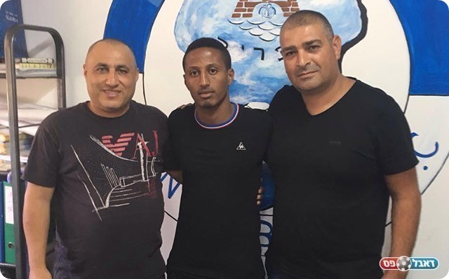 טריקו גטהון במעמד החתימה