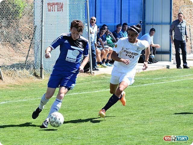 שולוקובסקי חולף על פני אוזן (צילום: ארנון לוי)