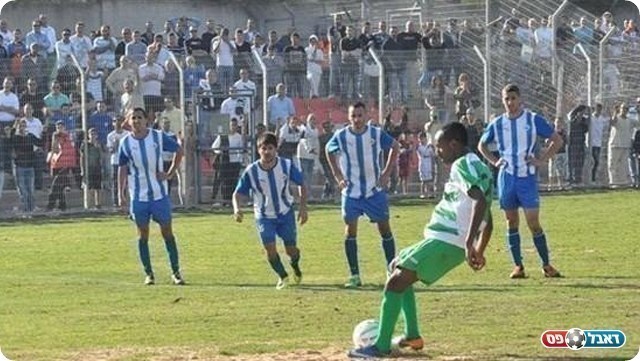 טרקה כובש את הפנדל מול בית שאן במדי מגדל העמק