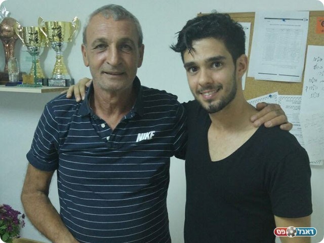 ז'ק יוסף במעמד החתימה