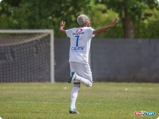 צגאי לאחר השער הראשון (רפי נחמיאס)