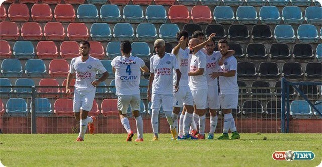 שחקני יפו חוגגים את היתרון (רפי נחמיאס)