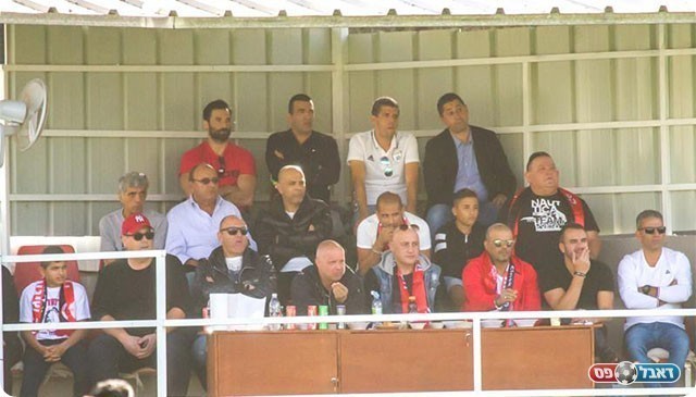 אייל גולן ביציע (רפי נחמיאס)