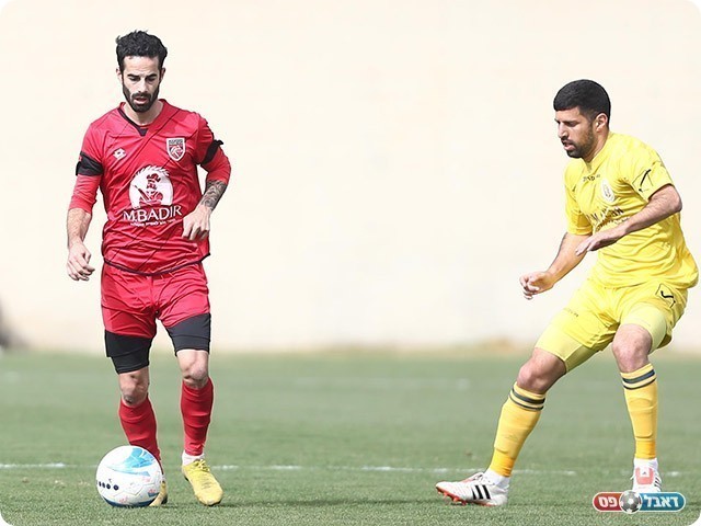 ירדן כהן עם הכדור (payperlens)