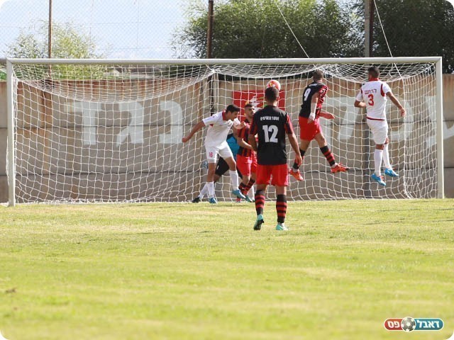 אביב כהן בניסיון הנגיחה (עדי מלול)