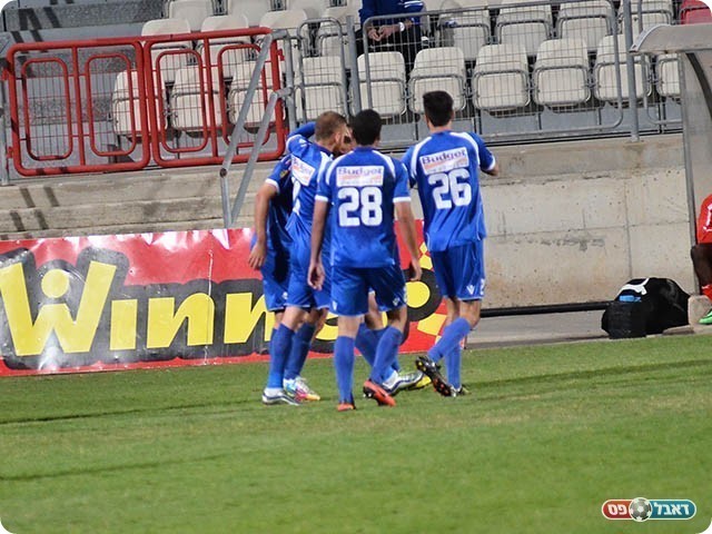 כוכב חוגג עם החברים (קובי פורטל)