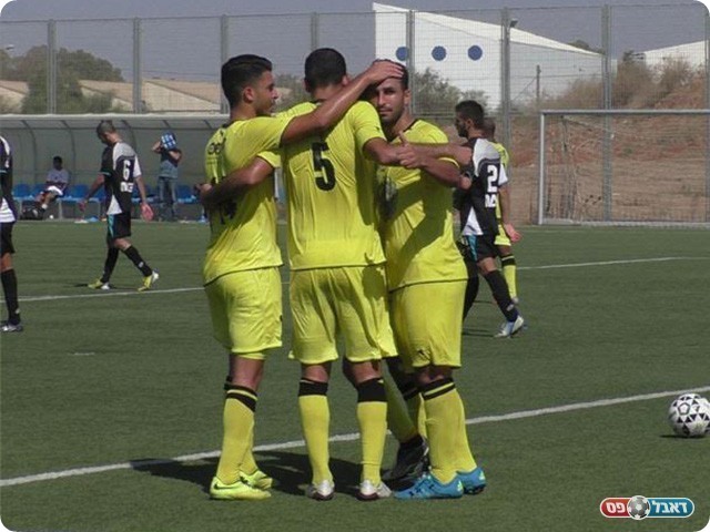 שחקני כפר סבא חוגגים את השלישי (שקד מורג)