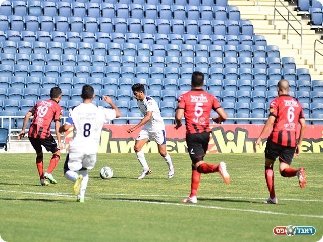 לזמי בועט וכובש (ארנון לוי)