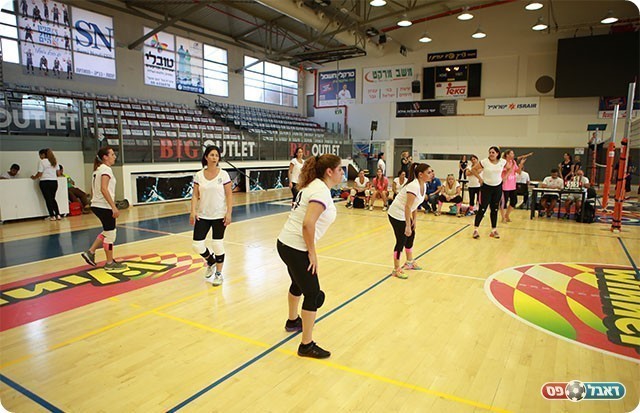 אמהות במשרה מלאה