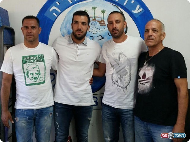 דור מיימוני במעמד החתימה