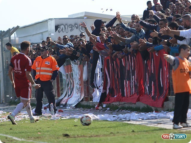 מלכה חוגג עם הקהל (עודד חסין)
