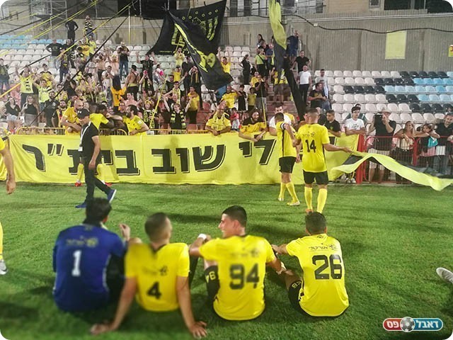 חגיגה בצהוב (אביחי דלאל)