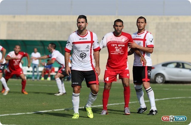 כובש השער הראשון לזכות איכסל. רביבו (וואסים מוואסי)