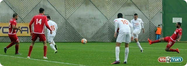 מצב ראשון, תרועה בועט, יפרח עוצר בגופו (לירן דורף)