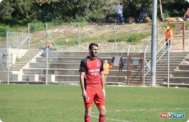 הסמל של דליה שיחק נגדה. ענאן נסרלאדין (אימן נסר אלדין)