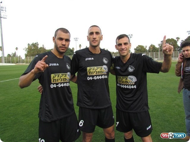 שחקני נשר אחרי הניצחון על איכסל (צילום: חג'ג' רחאל)