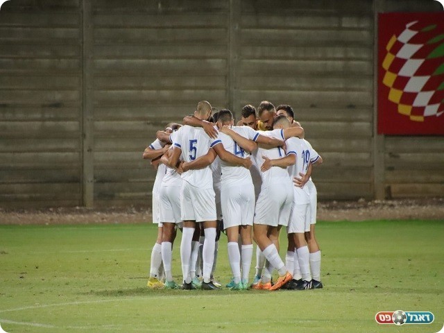 השקיעו מאמץ רב וחזרו עם נקודה לביתם. שחקני נשר (בן מלניק)