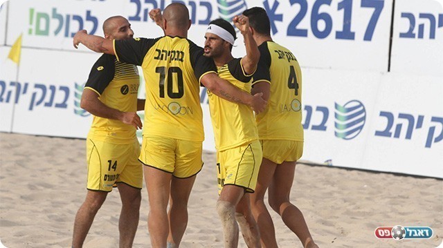 שחקני נתניה. יזכו באליפות? (שלומי גבאי)