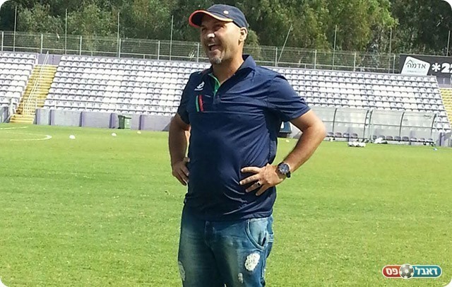 מאמן כפר קאסם. חיים סירוטקין (סיון גולדנברג)