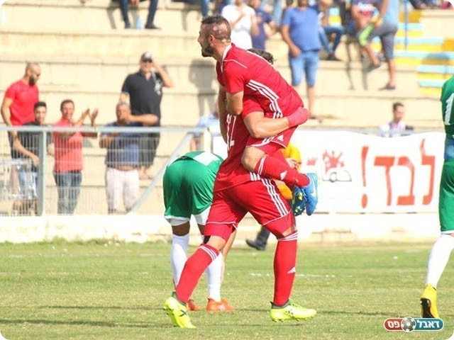 חזר לטירה ועזר בגדול. עבד אלחי (נזיה סולטאן)