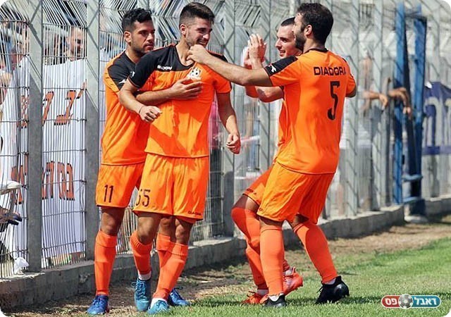 הכתומים חוגגים (לירן דורף)