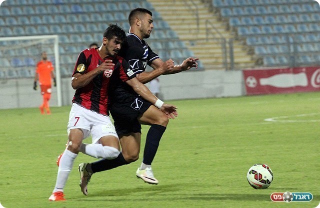 עאהד עזאם מתקשה לעבור את תומר סדן (לירן דורף)