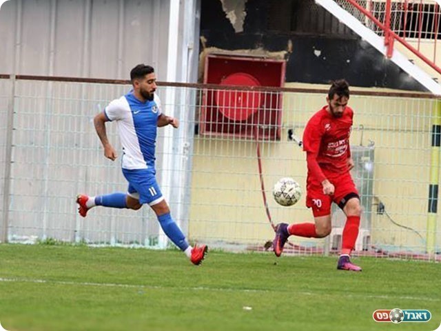 כובש השער הראשון. עידן שפשה (בכחול) (עודד חסין)