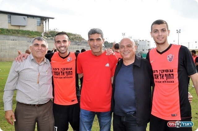 ח"כ עיסאווי פריג' יחד עם ראש המועצה אחמד ברייה (ג'אסן אבו פנה)