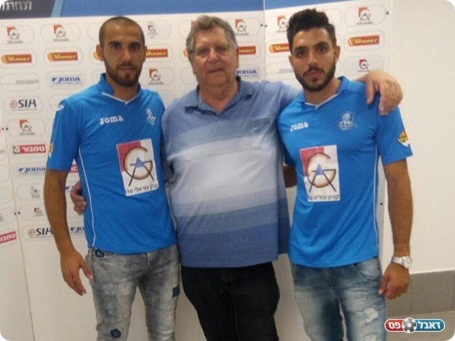 חלאיילה ודארוויש במעמד החתימה