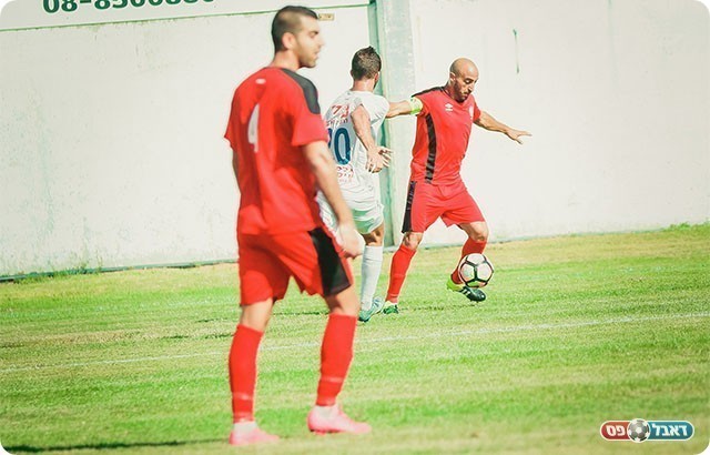 עאמר יתים עם הכדור