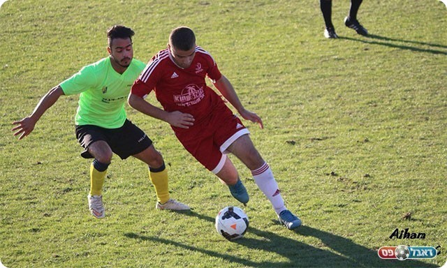 הדרבי נצבע באדום