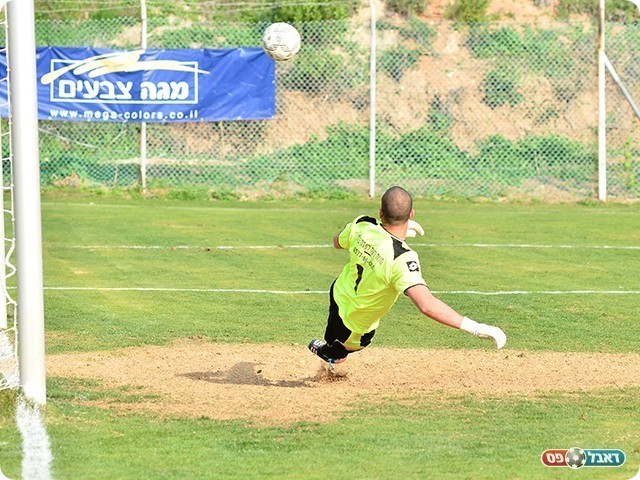 פנדל מדויק (צילום: ארנון לוי)