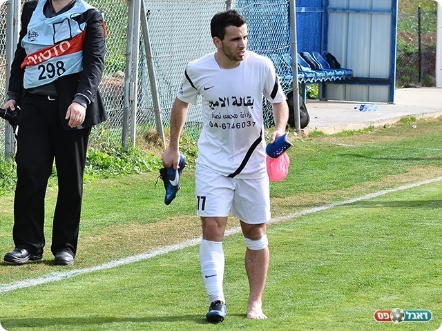 אחמד חטיב, נאלץ לסיים את המשחק מוקדם מהצפוי (צילום: ארנון לוי)