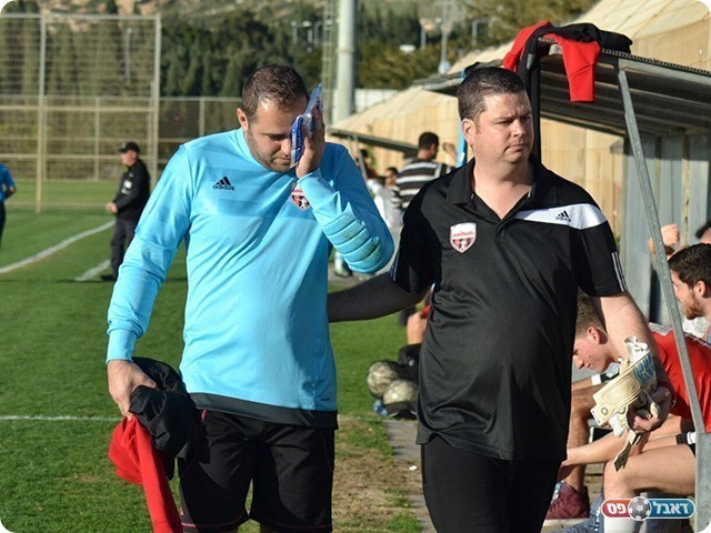 ענאן פרו לאחר הפגיעה. השחקן הפוגע הורחק לשנתיים