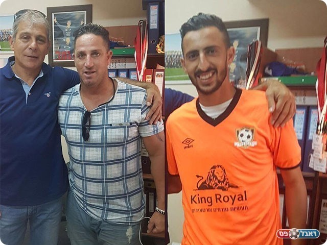 רונן פרץ יחד עם פליקס חלפון במעמד החתימה