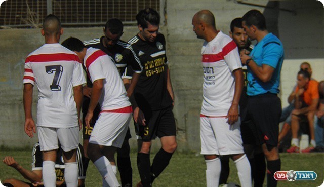 שחקני צור שלום מול מג'דל כרום (מובאדה פרחאת)